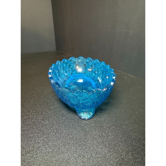 Vintage Blue Daisy Button 4-Footed Pressed Glass Bowl - Picture 4 of 9